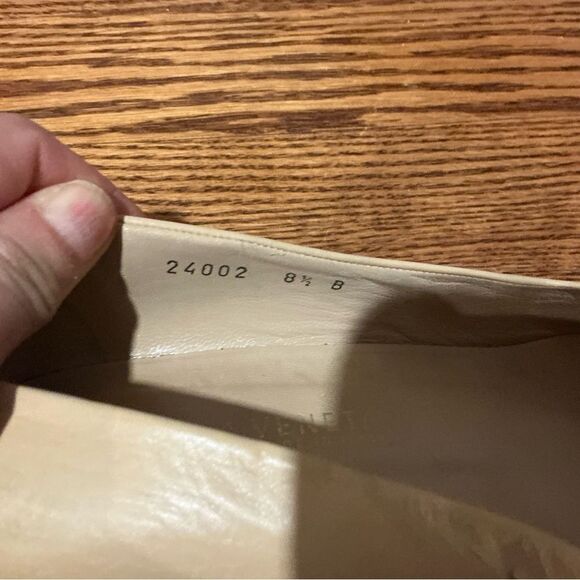 Bottega Veneta Cream Leather Platform - Picture 14 of 14